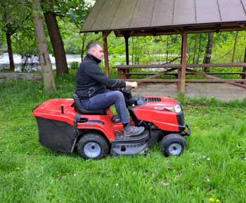 Aktuality / Kosenie cintorína, parku, brehov Pucovského potoka a iných plôch v obci - foto
