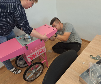 Aktuality / Zakúpili sme stroj na výrobu cukrovej vaty - foto