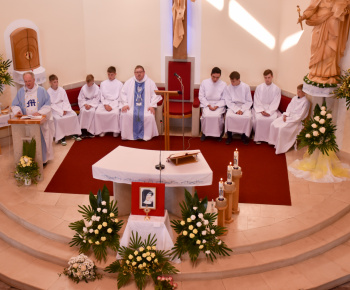 Aktuality / Pozrite si fotky z  odpustovej slávnosti našej patrónky Panny Márie Pomocnici kresťanov - foto