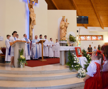 Aktuality / Pozrite si fotky z  odpustovej slávnosti našej patrónky Panny Márie Pomocnici kresťanov - foto