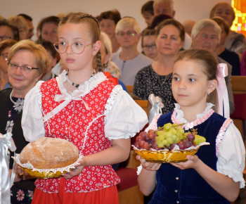Aktuality / Pozrite si fotky z  odpustovej slávnosti našej patrónky Panny Márie Pomocnici kresťanov - foto