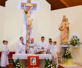 Aktuality / Pozrite si fotky z  odpustovej slávnosti našej patrónky Panny Márie Pomocnici kresťanov - foto
