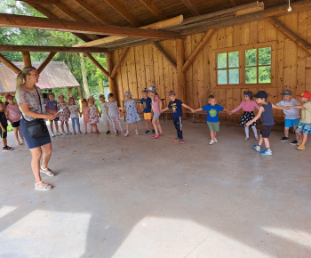 Aktuality / Detičky z našej materskej školy nacvičovali program na Deň obce - foto