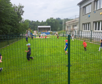 Aktuality / Deti už začali využívať novopostavený areál pri budove materskej školy - foto