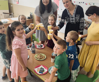 Aktuality / Aj starosta obce sa prišiel rozlúčiť s odchádzajúcimi predškolákmi do veľkej školy - foto