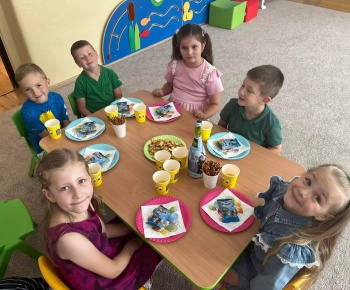 Aktuality / Aj starosta obce sa prišiel rozlúčiť s odchádzajúcimi predškolákmi do veľkej školy - foto
