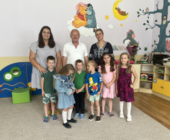Aktuality / Aj starosta obce sa prišiel rozlúčiť s odchádzajúcimi predškolákmi do veľkej školy - foto