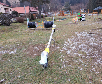 Aktuality / Výstavba detského ihriska je ukončená - foto