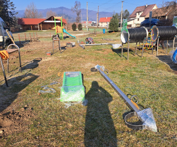 Aktuality / Výstavba detského ihriska je ukončená - foto