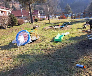 Aktuality / Výstavba detského ihriska je ukončená - foto