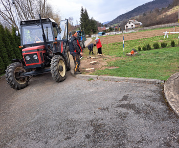 Aktuality / Brigáda pri našom kostole - 8.4.2025 - foto