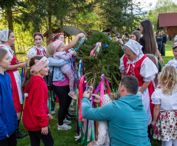 Aktuality / Stavanie mája v Medzibrodí nad Oravou - 30.4.2025 - video