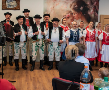 Aktuality / Pozrite si fotky z oslavy  dňa matiek - foto