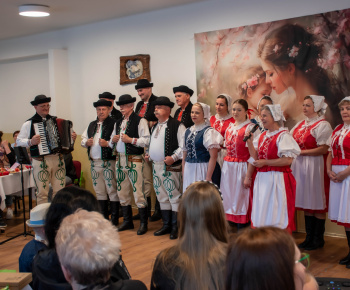 Aktuality / Pozrite si fotky z oslavy  dňa matiek - foto