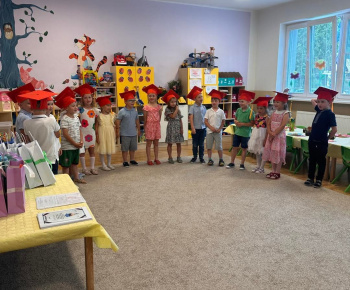 Aktuality / S predškolákmi sa v materskej škole rozlúčil aj starosta obce - foto