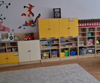 Aktuality / Detičky prišli dnes do vynovených priestorov našej materskej školy - foto