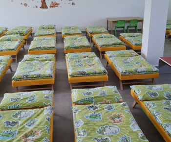 Aktuality / Detičky prišli dnes do vynovených priestorov našej materskej školy - foto