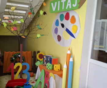 Aktuality / Detičky prišli dnes do vynovených priestorov našej materskej školy - foto