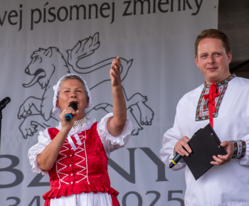 Aktuality / Pozrite si fotky z vystúpenia FS Rovienca v Bzinách na oslave 680. výročia prvej zmienky  o obci - foto