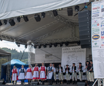 Aktuality / Pozrite si fotky z vystúpenia FS Rovienca v Bzinách na oslave 680. výročia prvej zmienky  o obci - foto