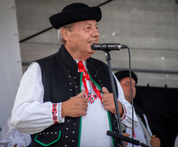 Aktuality / Pozrite si fotky z vystúpenia FS Rovienca v Bzinách na oslave 680. výročia prvej zmienky  o obci - foto
