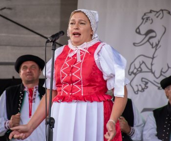 Aktuality / Pozrite si fotky z vystúpenia FS Rovienca v Bzinách na oslave 680. výročia prvej zmienky  o obci - foto