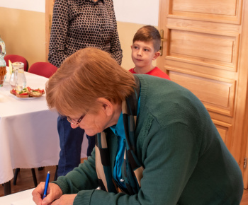 Aktuality / Pozrite si fotky s kultúrneho programu v Medzibrodí nad Oravou - Október Mesiac úcty k staršíms - foto