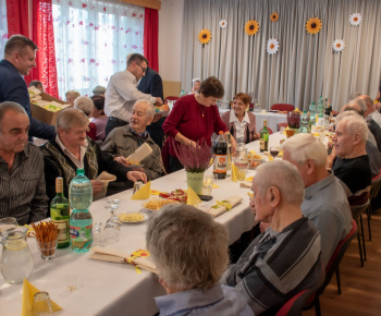 Aktuality / Pozrite si fotky s kultúrneho programu v Medzibrodí nad Oravou - Október Mesiac úcty k staršíms - foto