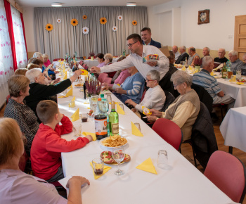 Aktuality / Pozrite si fotky s kultúrneho programu v Medzibrodí nad Oravou - Október Mesiac úcty k staršíms - foto