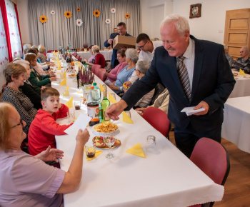 Aktuality / Pozrite si fotky s kultúrneho programu v Medzibrodí nad Oravou - Október Mesiac úcty k staršíms - foto
