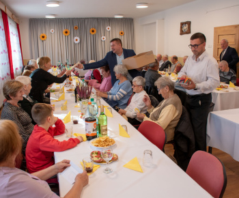 Aktuality / Pozrite si fotky s kultúrneho programu v Medzibrodí nad Oravou - Október Mesiac úcty k staršíms - foto