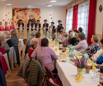 Aktuality / Pozrite si fotky s kultúrneho programu v Medzibrodí nad Oravou - Október Mesiac úcty k staršíms - foto