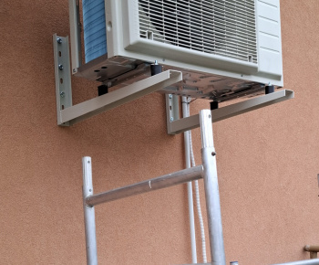 Aktuality / Obec zabezpečila dodávku a montáž vykurovania našej hasičskej zbrojnice - foto