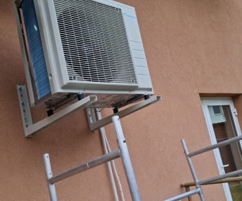 Aktuality / Obec zabezpečila dodávku a montáž vykurovania našej hasičskej zbrojnice - foto