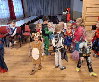 Aktuality / Fašiangový ples v našej materskej škole Zvedavá Lienka - 13.2.2026 - video