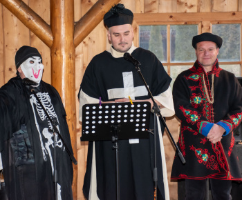 Aktuality / V sobotu sme pochovali basu - video