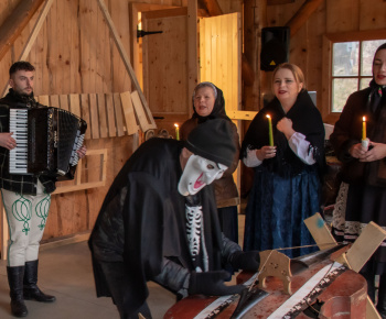 Aktuality / V sobotu sme pochovali basu - video