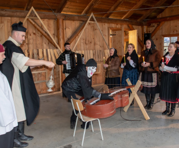Aktuality / V sobotu sme pochovali basu - video