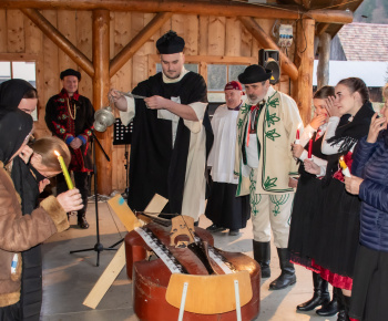 Aktuality / V sobotu sme pochovali basu - video