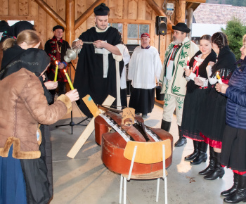 Aktuality / V sobotu sme pochovali basu - video