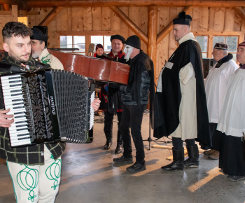 Aktuality / V sobotu sme pochovali basu - video