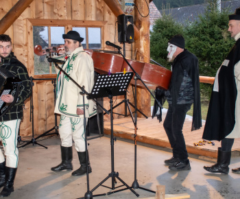 Aktuality / V sobotu sme pochovali basu - video