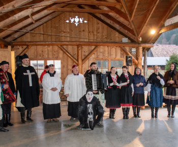 Aktuality / V sobotu sme pochovali basu - video