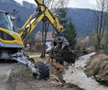 Aktuality / Úprava brehov Pucovského potoka - 2.03.2026 - foto