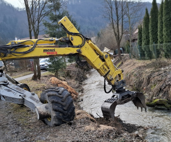 Aktuality / Úprava brehov Pucovského potoka - 2.03.2026 - foto