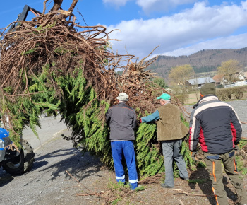 Aktuality / Úprava okolia nášho Božieho chrámu - foto