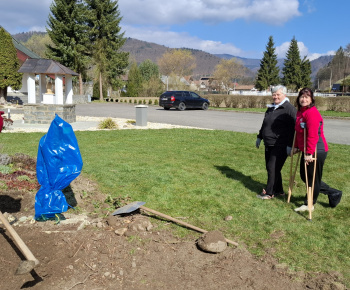 Aktuality / Úprava okolia nášho Božieho chrámu - foto