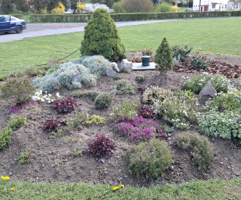 Aktuality / Úprava okolia nášho kostola - foto