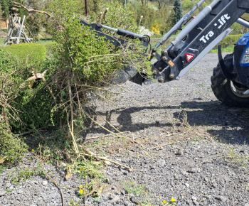 Aktuality / Úprava okolia nášho kostola - foto