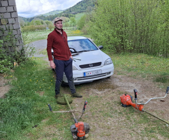 Aktuality / Kosenie trávy - úprava verejných priestranstiev - foto